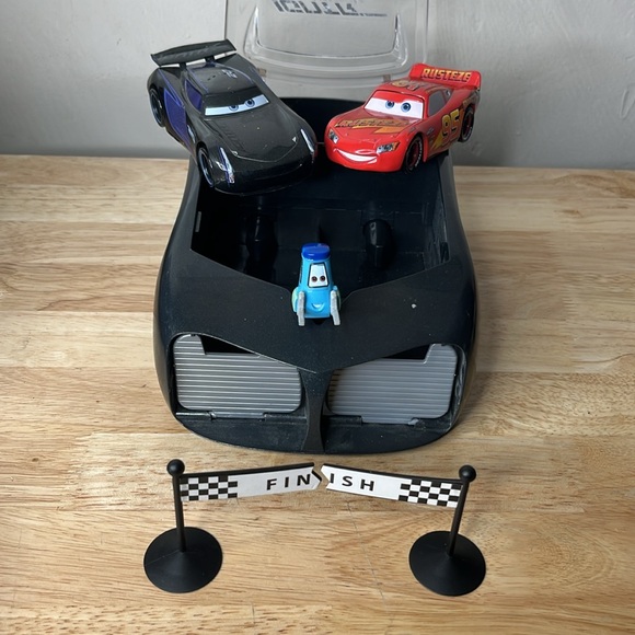 Disney Store Cars 3 Pit Crew Launcher Set Lightning McQueen Jackson Storm Race - Picture 1 of 16